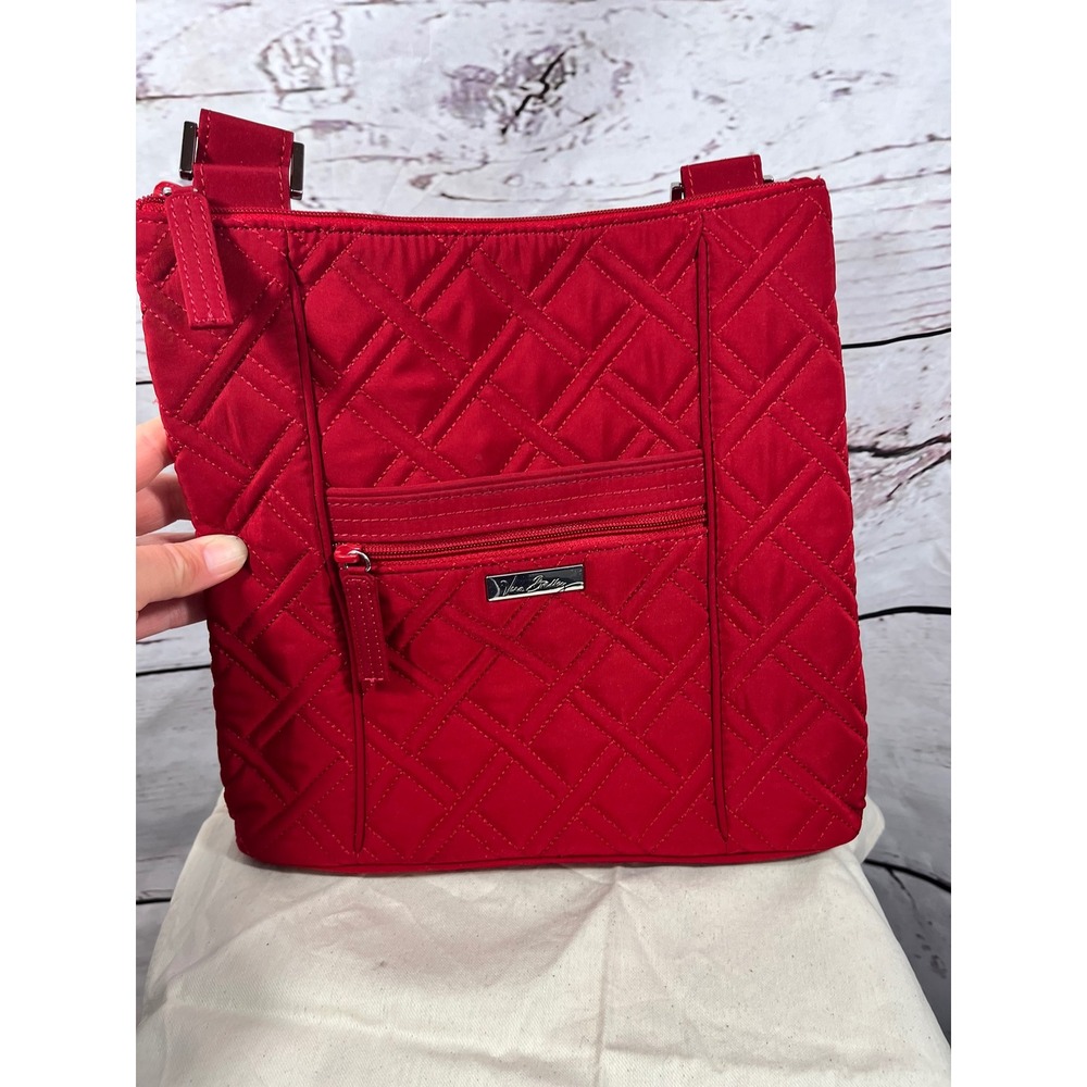 Vera Bradley Quilted Red Crossbody Bag Zipper‎ Pockets Adjustable Strap